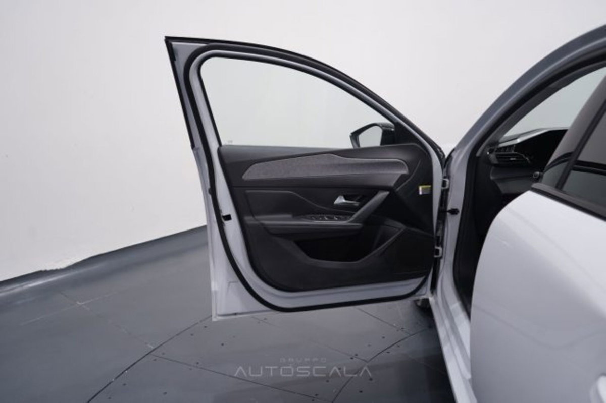Peugeot 308 1.2 puretech t Allure s&s 130cv (9)