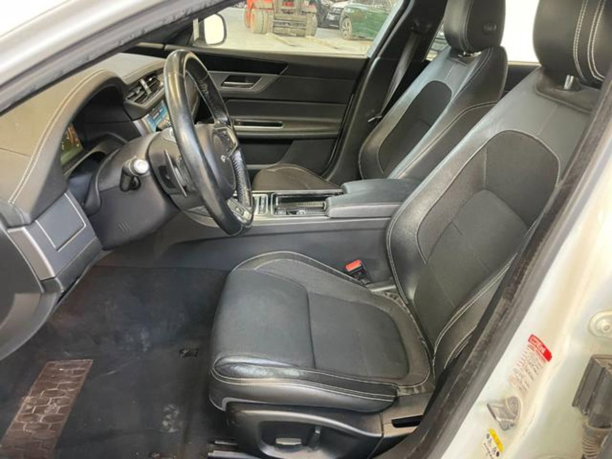 Jaguar XF 2.0 D 180 CV AWD aut. R-Sport (10)
