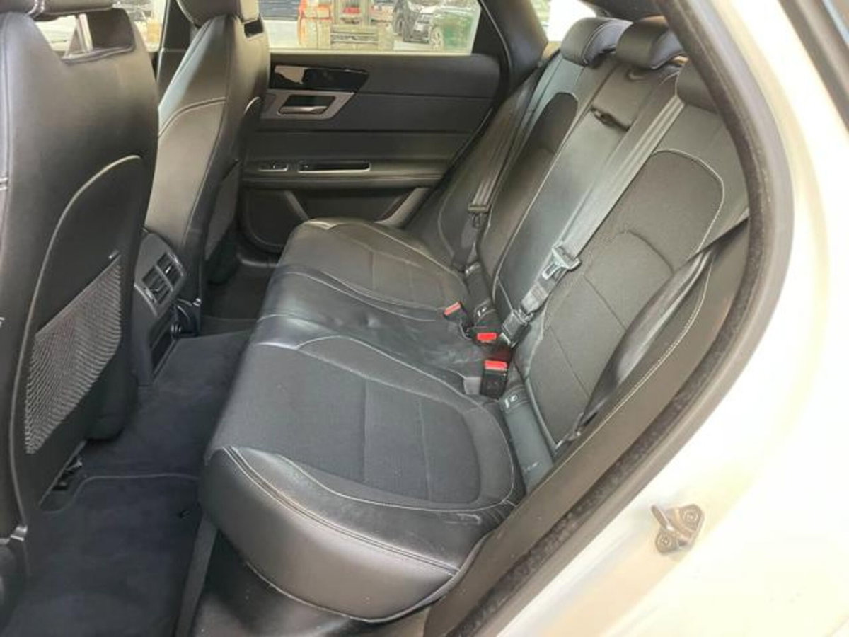 Jaguar XF 2.0 D 180 CV AWD aut. R-Sport (11)