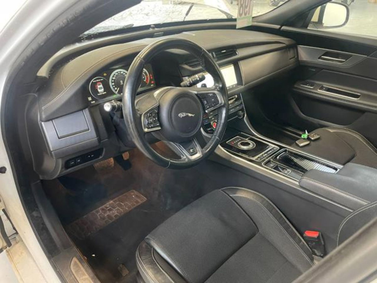 Jaguar XF 2.0 D 180 CV AWD aut. R-Sport (12)