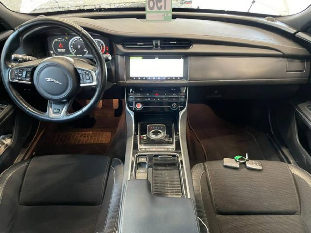 Jaguar XF 2.0 D 180 CV AWD aut. R-Sport (13)