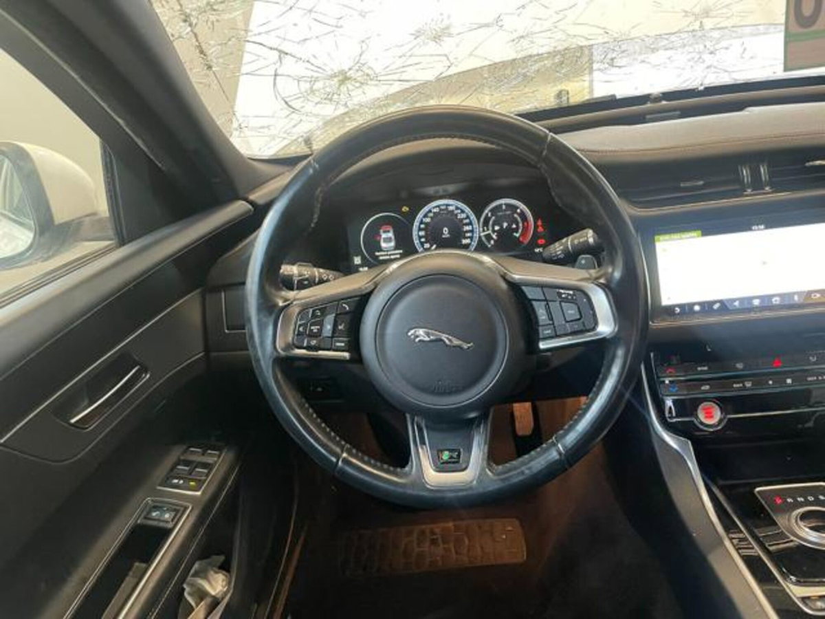 Jaguar XF 2.0 D 180 CV AWD aut. R-Sport (14)