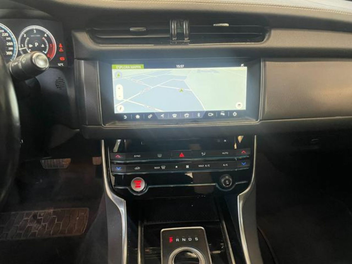 Jaguar XF 2.0 D 180 CV AWD aut. R-Sport (15)