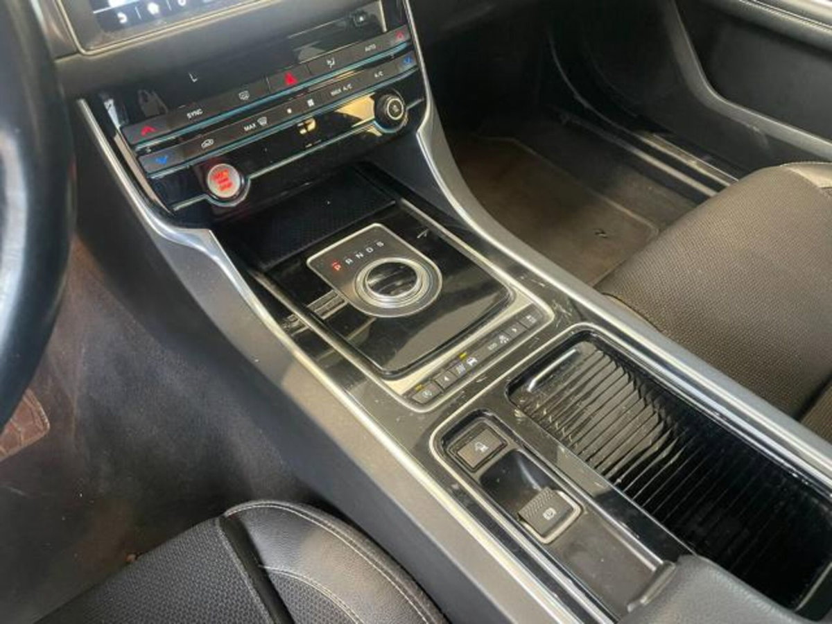 Jaguar XF 2.0 D 180 CV AWD aut. R-Sport (16)