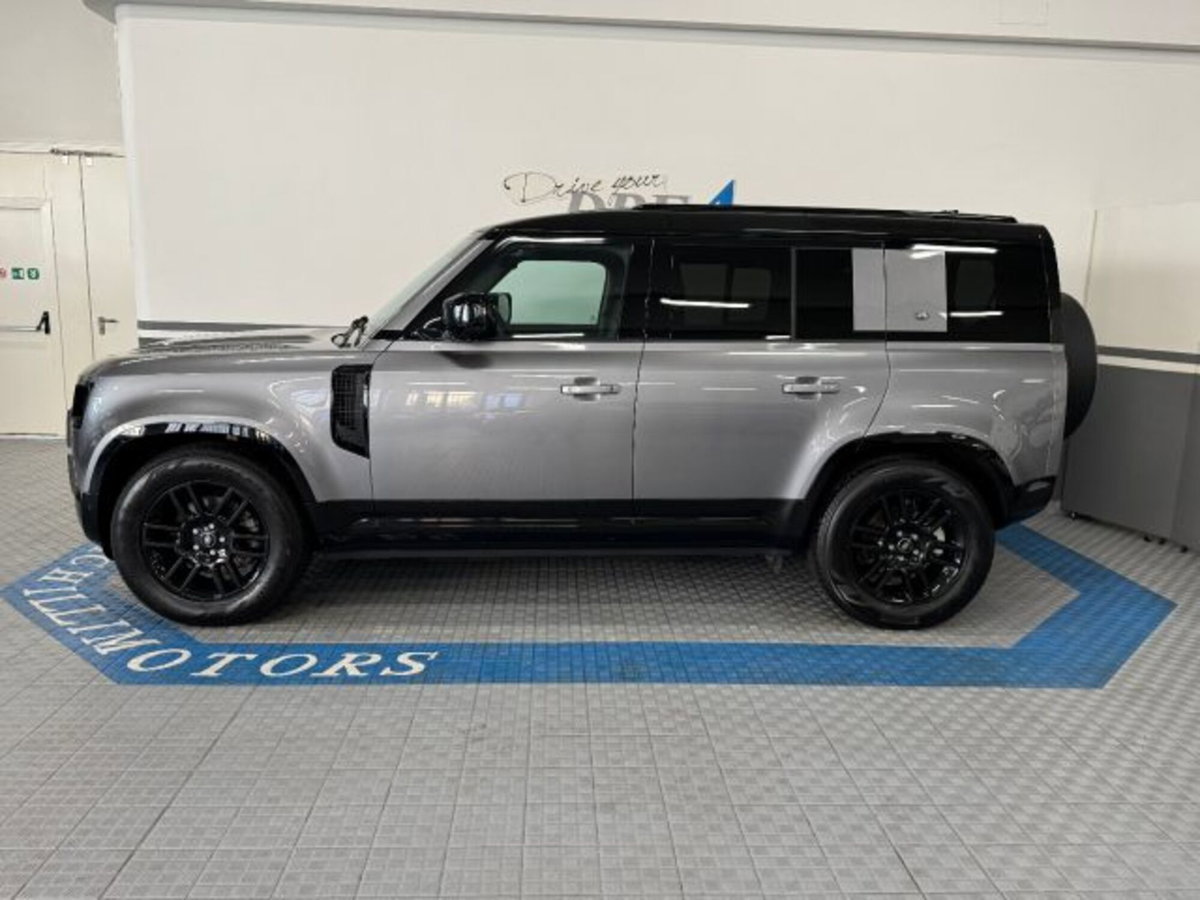 Land Rover Defender 110 3.0D I6 250 CV AWD Auto X-Dynamic S (8)