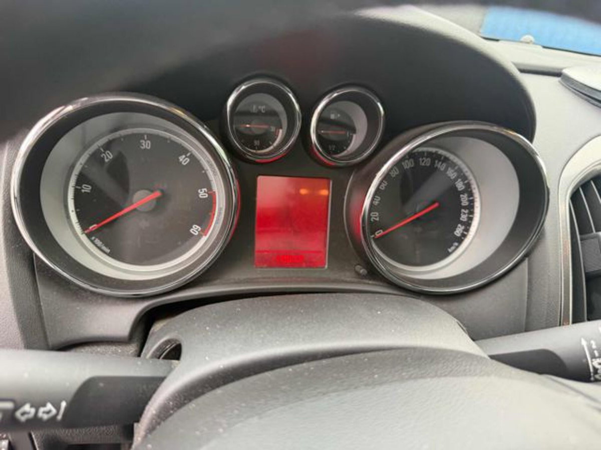 Opel Astra 1.7 CDTI 110CV 4 porte Cosmo (6)