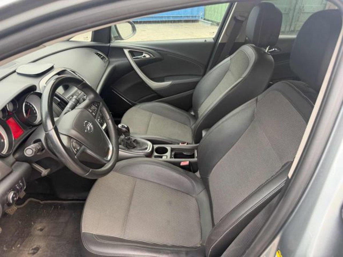 Opel Astra 1.7 CDTI 110CV 4 porte Cosmo (7)
