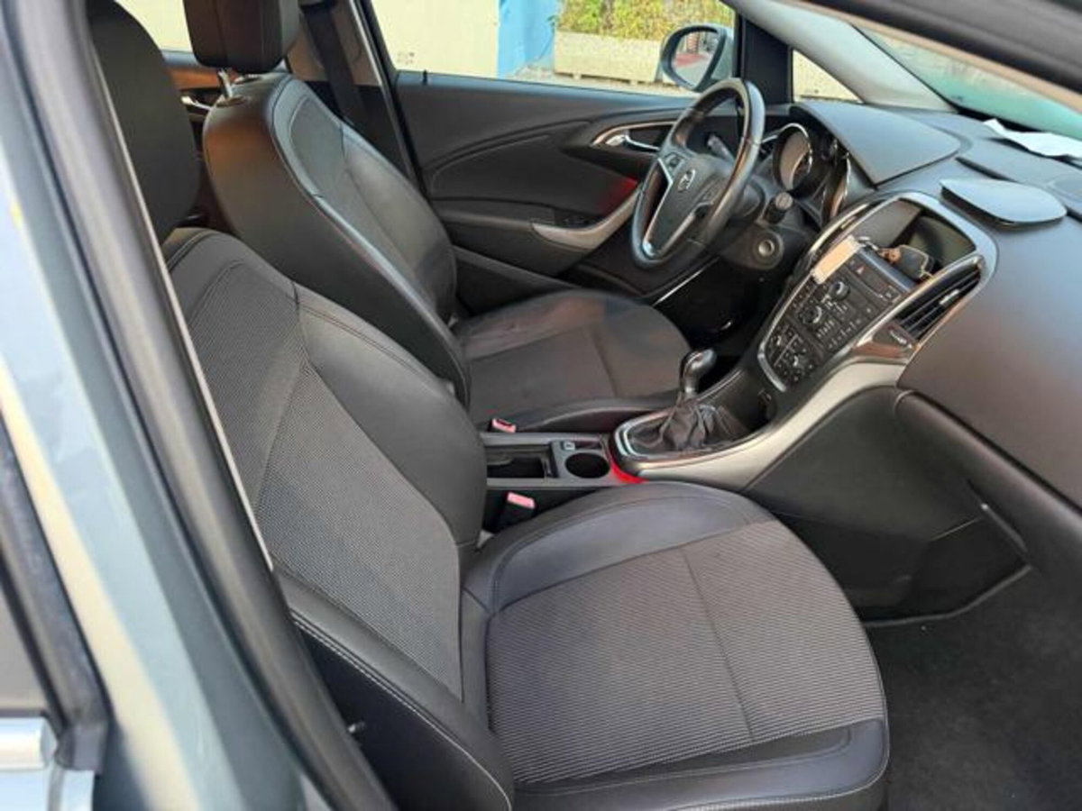 Opel Astra 1.7 CDTI 110CV 4 porte Cosmo (9)