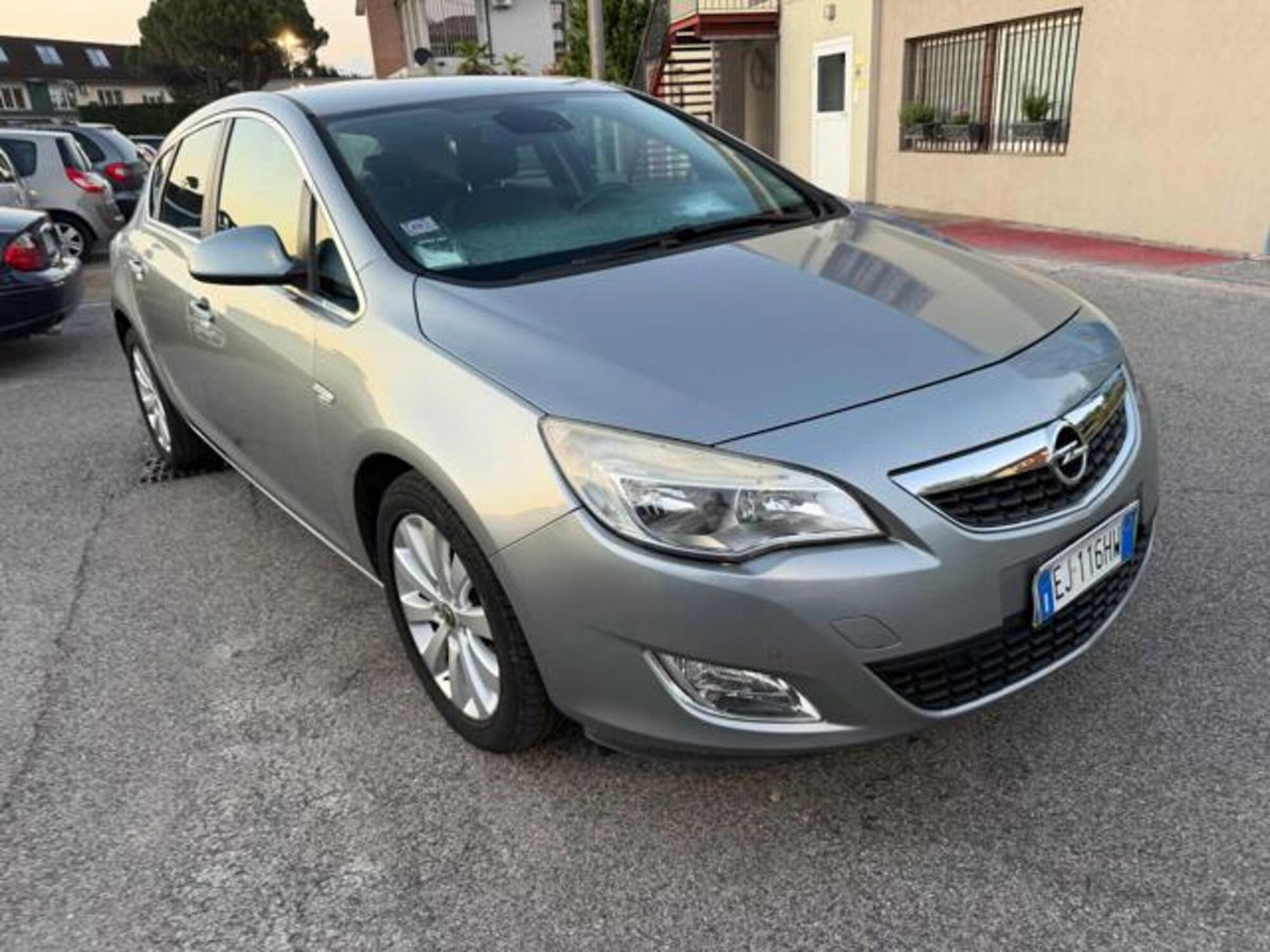 Opel Astra 1.7 CDTI 110CV 4 porte Cosmo (13)