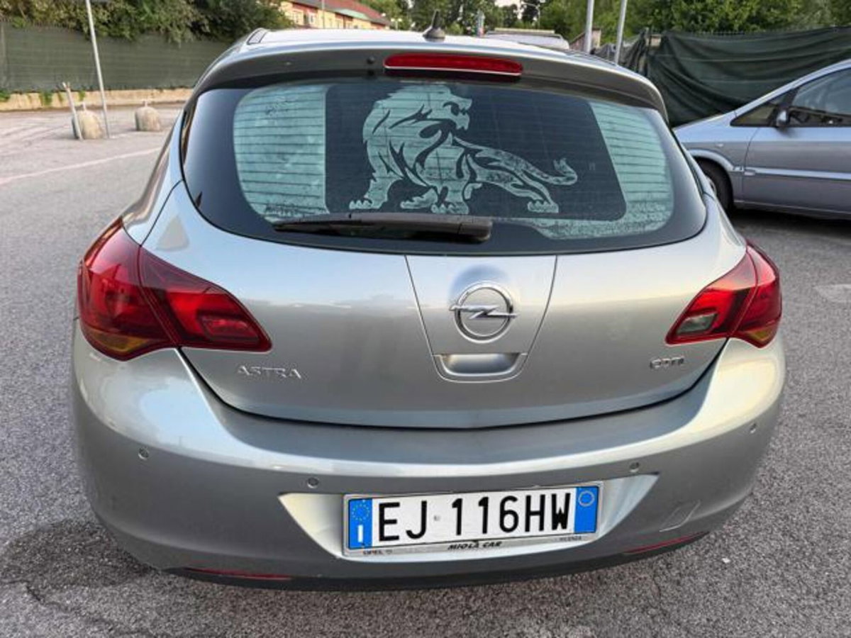 Opel Astra 1.7 CDTI 110CV 4 porte Cosmo (3)