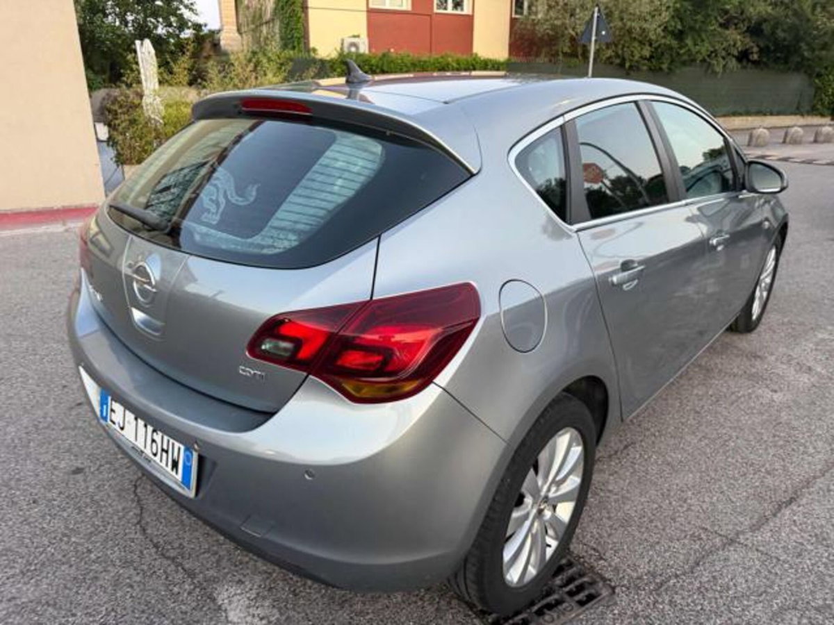 Opel Astra 1.7 CDTI 110CV 4 porte Cosmo (14)