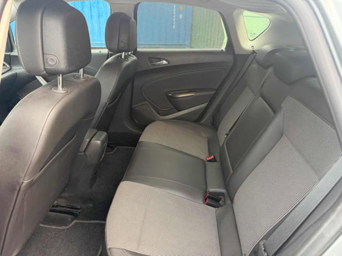Opel Astra 1.7 CDTI 110CV 4 porte Cosmo (5)