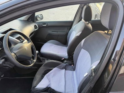Peugeot 206 60CV 5p. Trendy (7)