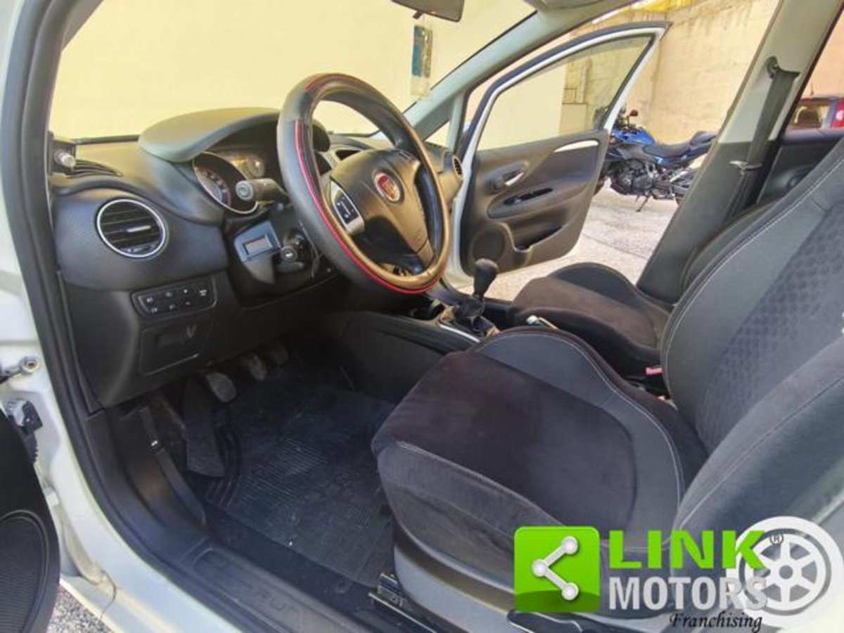 Fiat Punto 1.3 MJT II 75 CV 5 porte Street (12)