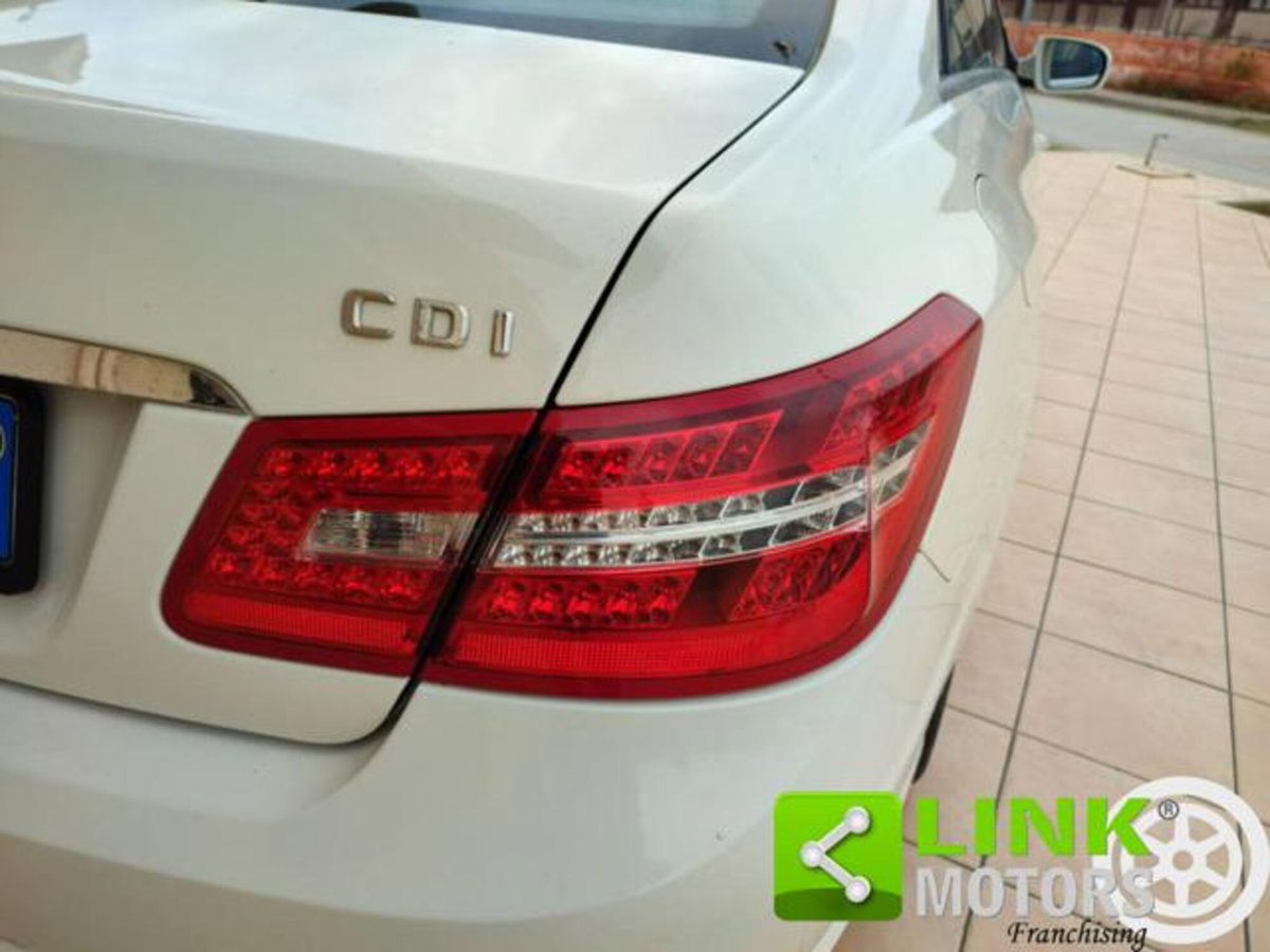 Mercedes-Benz Classe E Coupé 250 CDI Coupé BlueEFFICIENCY Avantgarde (10)