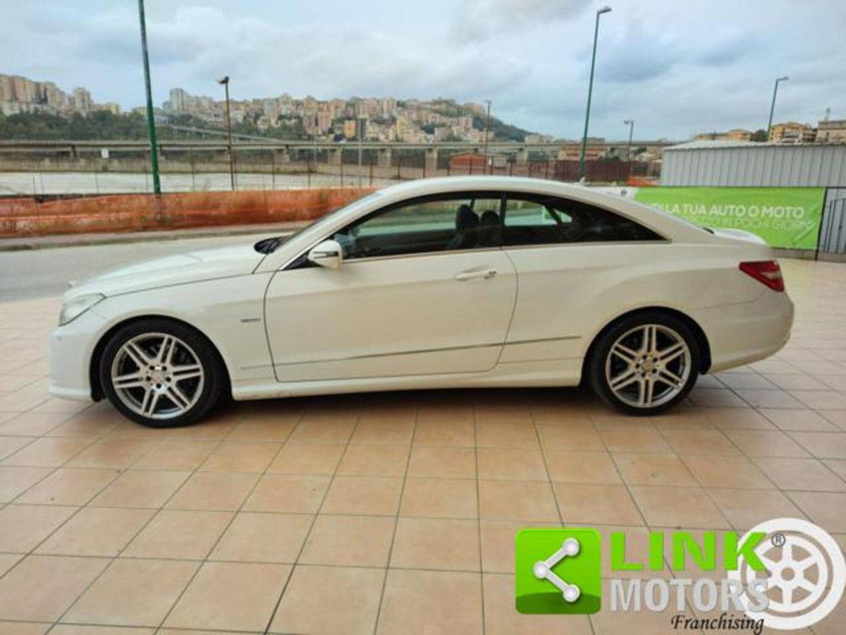 Mercedes-Benz Classe E Coupé 250 CDI Coupé BlueEFFICIENCY Avantgarde (2)