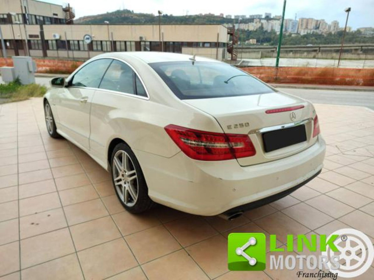 Mercedes-Benz Classe E Coupé 250 CDI Coupé BlueEFFICIENCY Avantgarde (3)