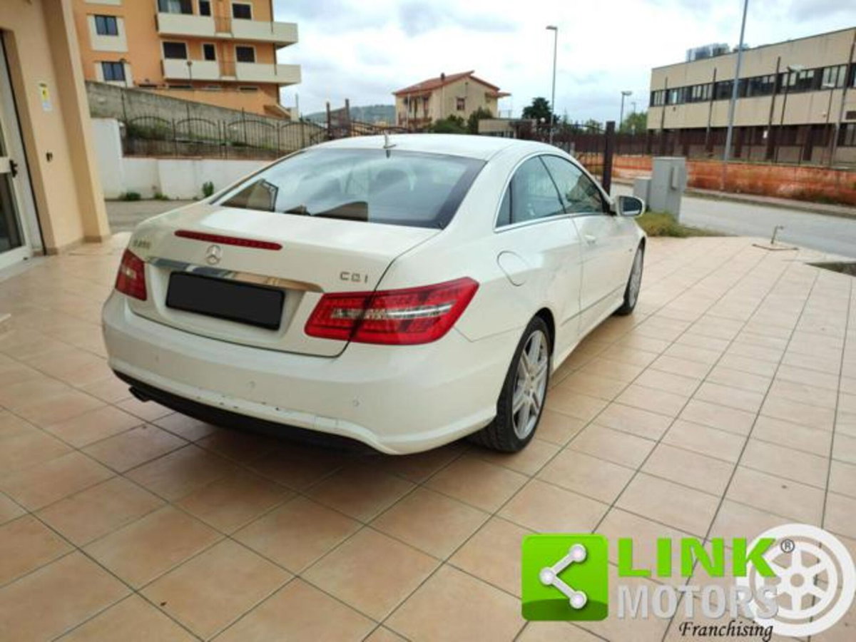 Mercedes-Benz Classe E Coupé 250 CDI Coupé BlueEFFICIENCY Avantgarde (5)