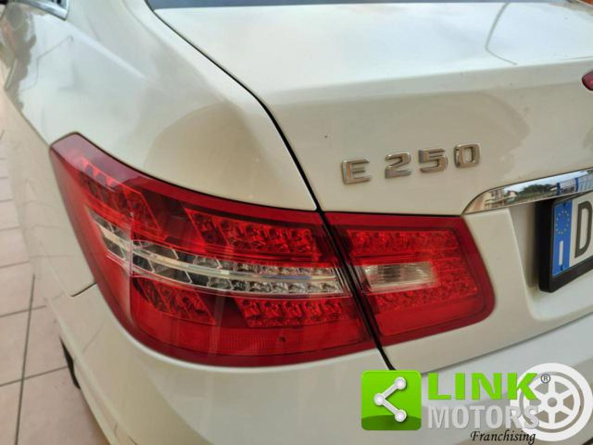 Mercedes-Benz Classe E Coupé 250 CDI Coupé BlueEFFICIENCY Avantgarde (9)
