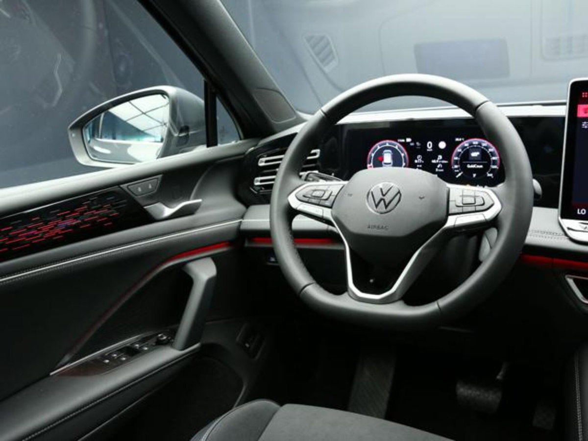 Volkswagen Tiguan 1.5 etsi Elegance 150cv dsg (13)