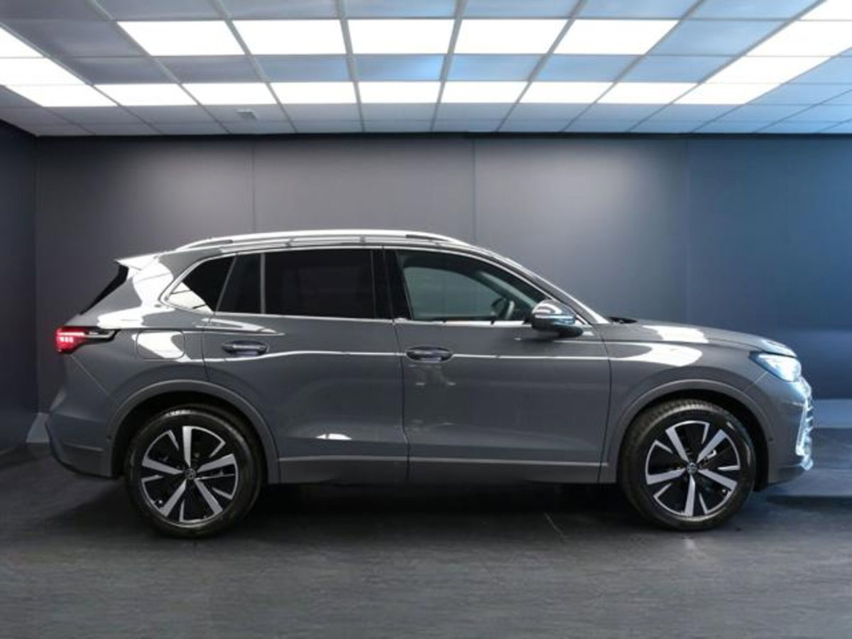 Volkswagen Tiguan 1.5 etsi Elegance 150cv dsg (5)