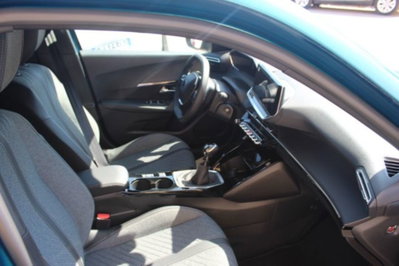 Peugeot 2008 PureTech 100 S&S Allure (7)