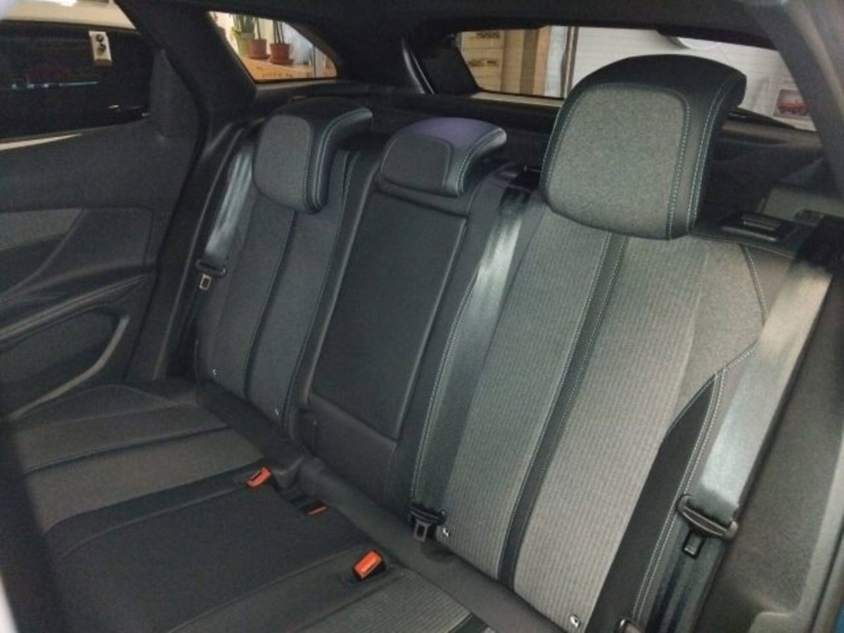 Peugeot 3008 BlueHDi 130 S&S EAT8 Allure Pack (8)