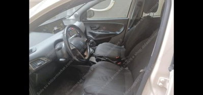 Lancia Ypsilon 1.2 69 CV 5 porte Gold (5)