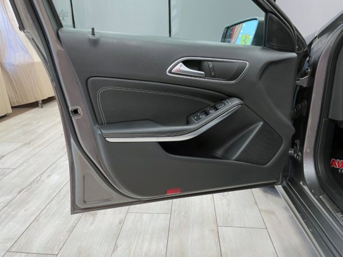 Mercedes-Benz Classe A 180 Sport (14)