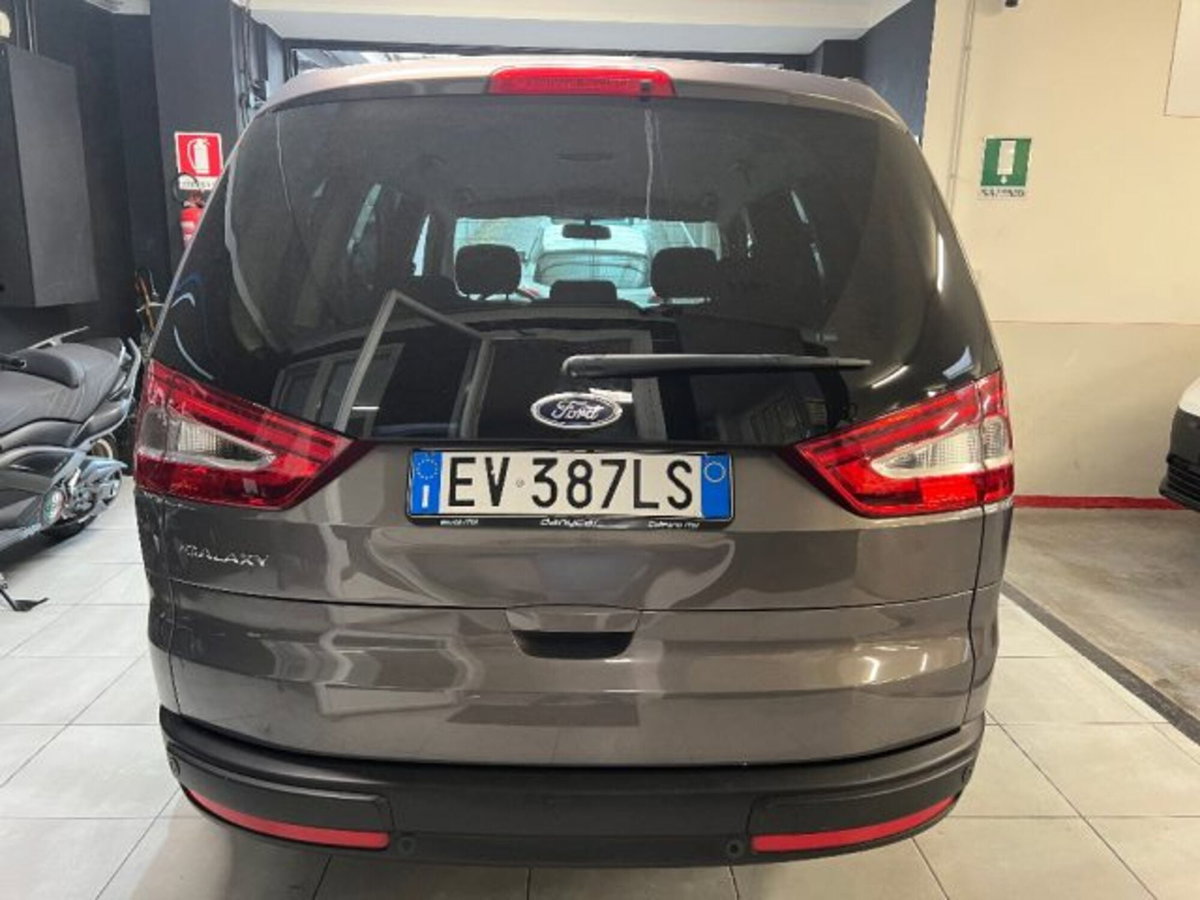 Ford Galaxy 2.0 TDCi 140 CV Powershift Nav Titanium (4)