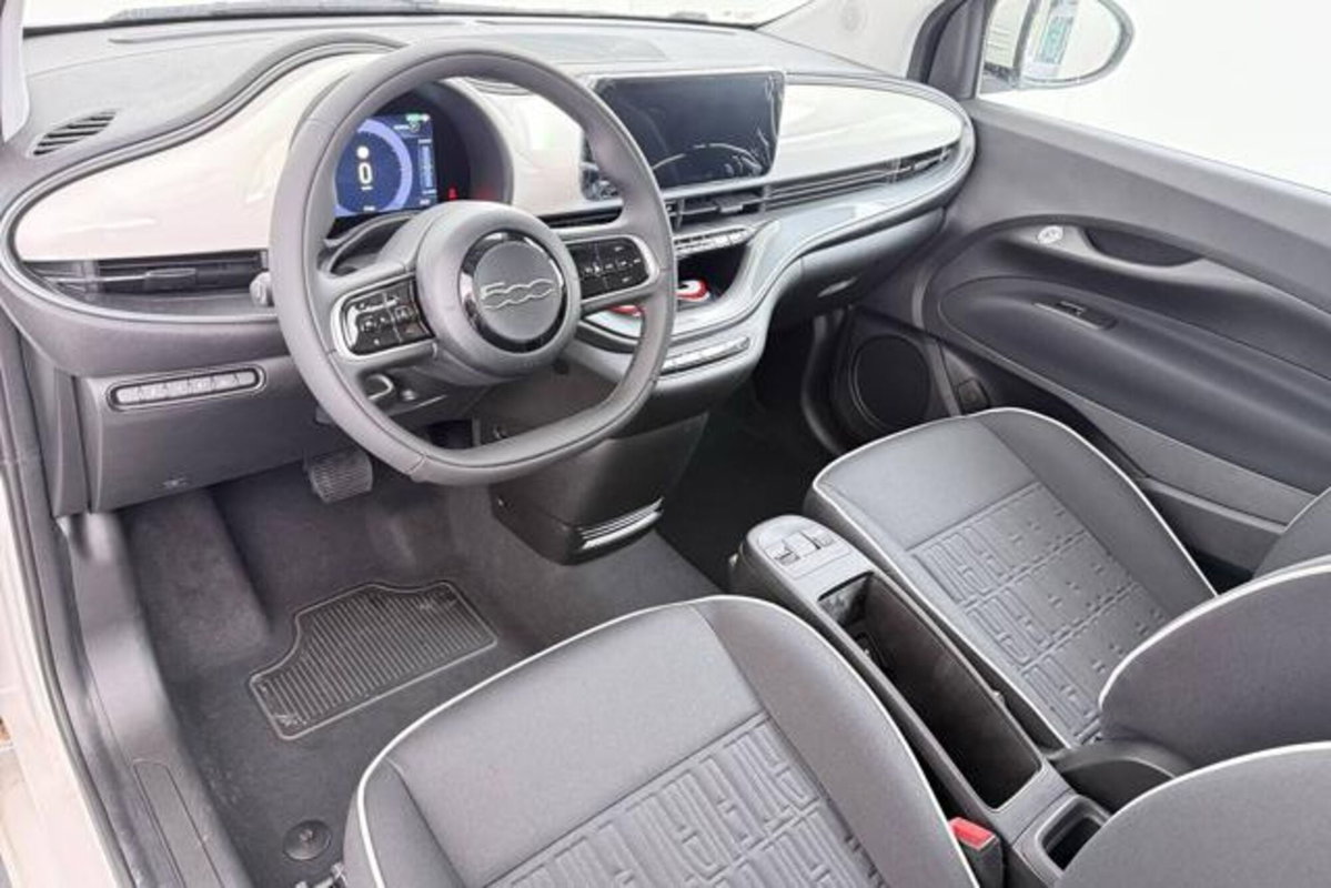 Fiat 500e Icon Berlina 42 kWh (10)