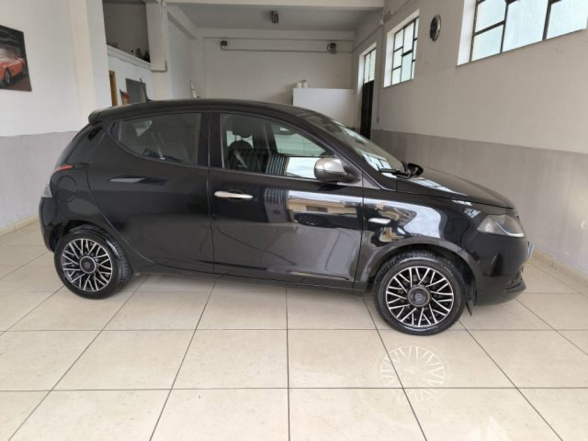 Lancia Ypsilon 1.0 FireFly 5 porte S&S Hybrid Alberta Ferretti