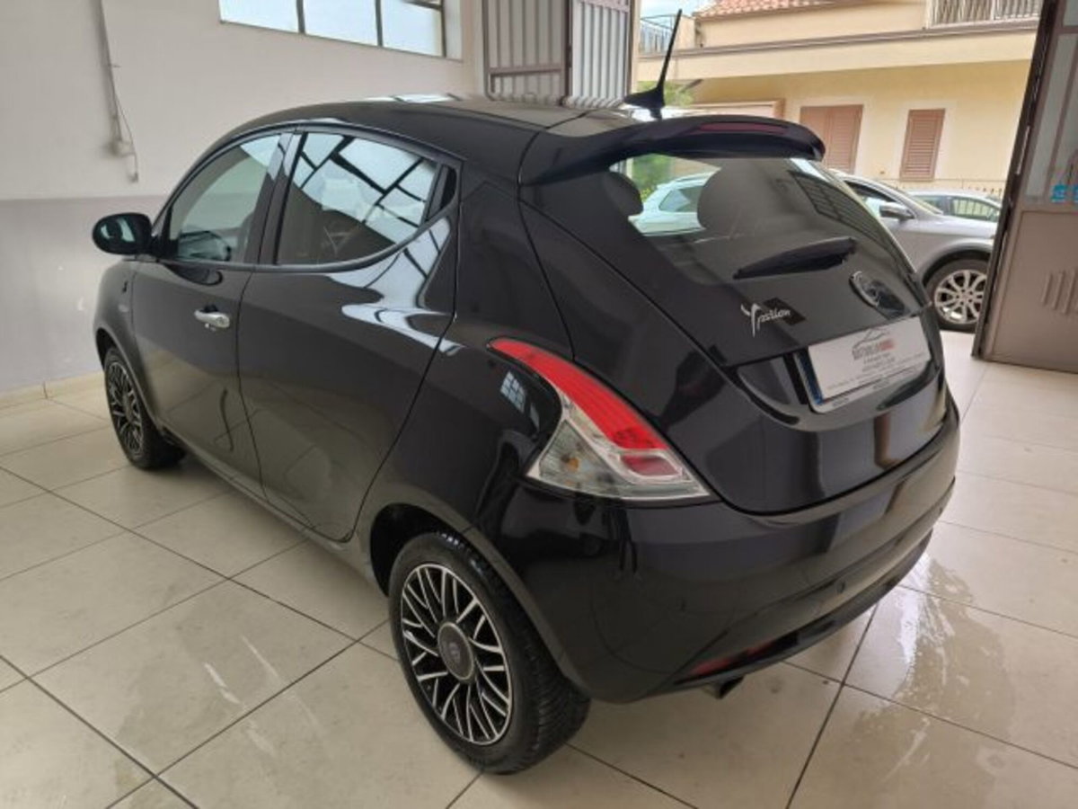 Lancia Ypsilon 1.0 FireFly 5 porte S&S Hybrid Alberta Ferretti (4)