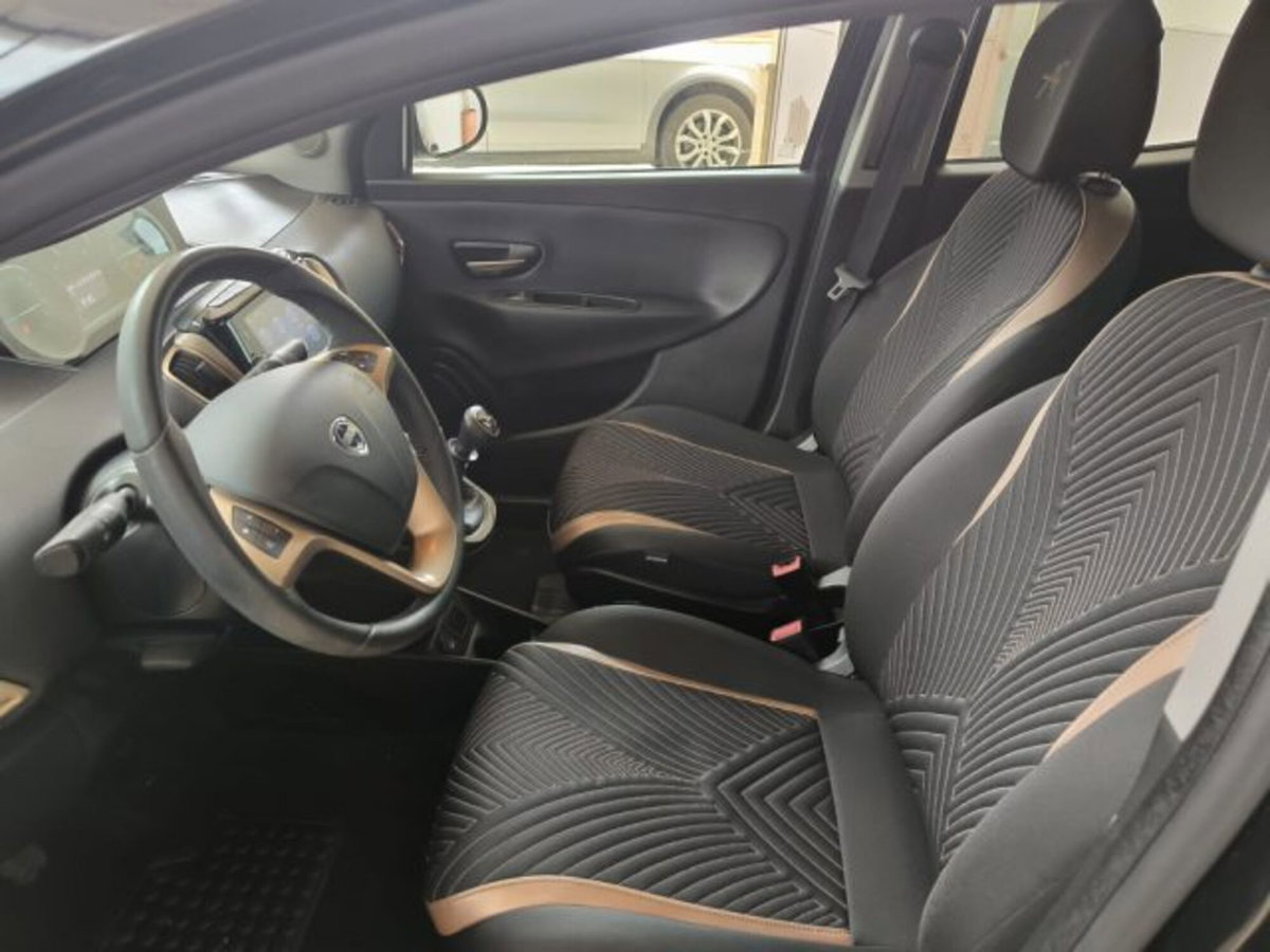 Lancia Ypsilon 1.0 FireFly 5 porte S&S Hybrid Alberta Ferretti (5)