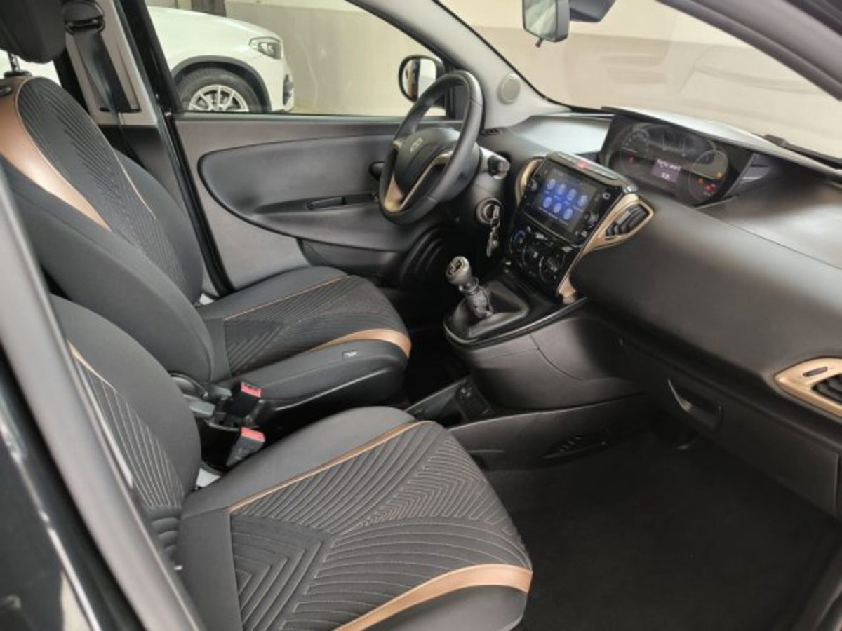 Lancia Ypsilon 1.0 FireFly 5 porte S&S Hybrid Alberta Ferretti (6)