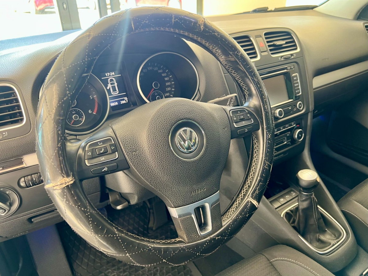 Volkswagen Golf 1.6 TDI DPF DSG 5p. Comfortline (9)