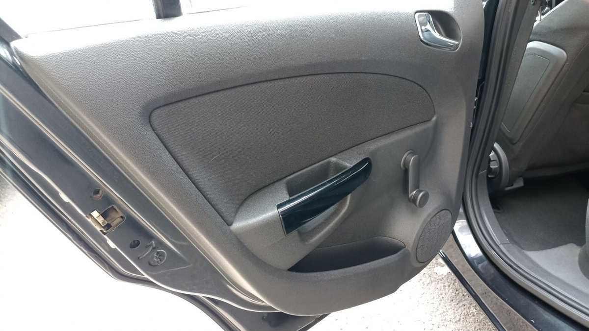 Opel Corsa 1.2 85CV 5 porte GPL-TECH Edition (18)