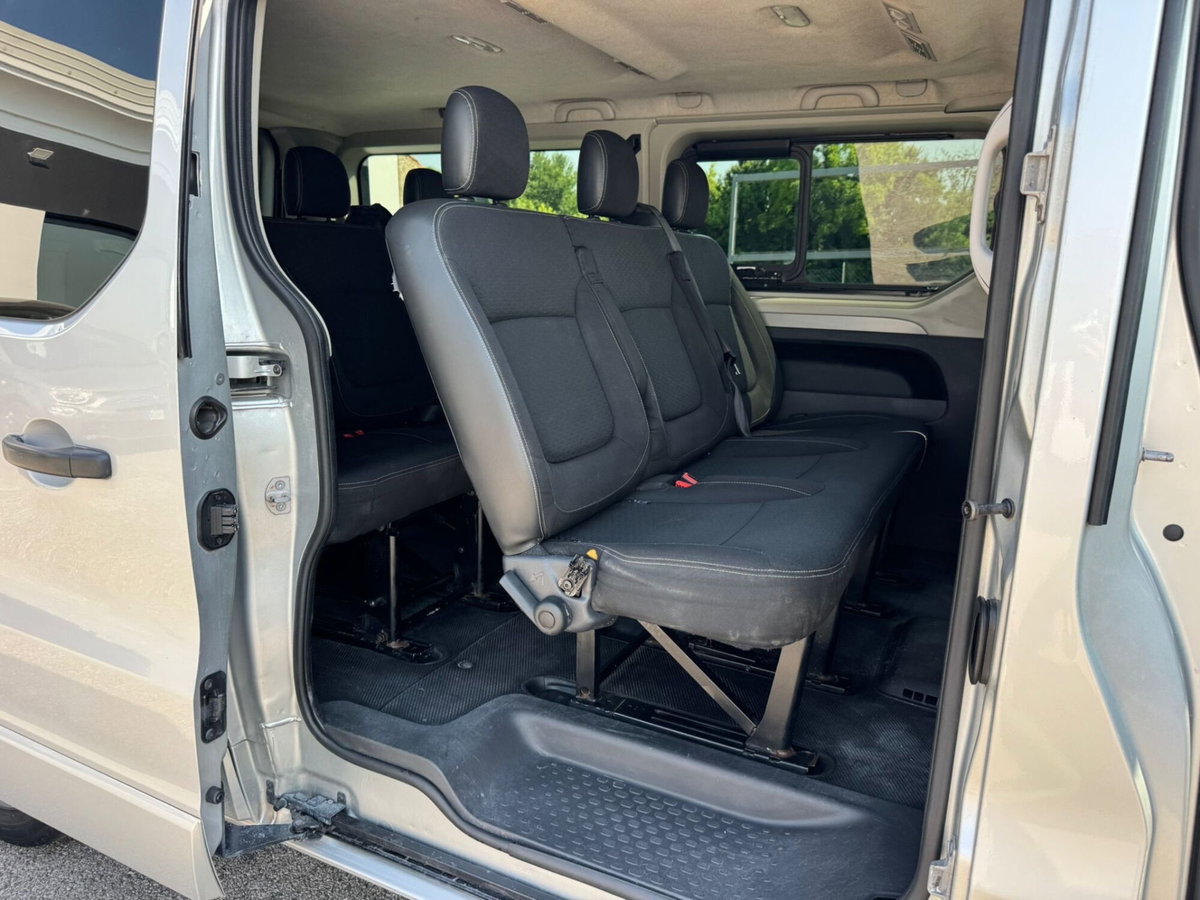 Opel Vivaro Furgone 29 1.6 BiTurbo 145CV S&S PL-TN Combi N1 (19)