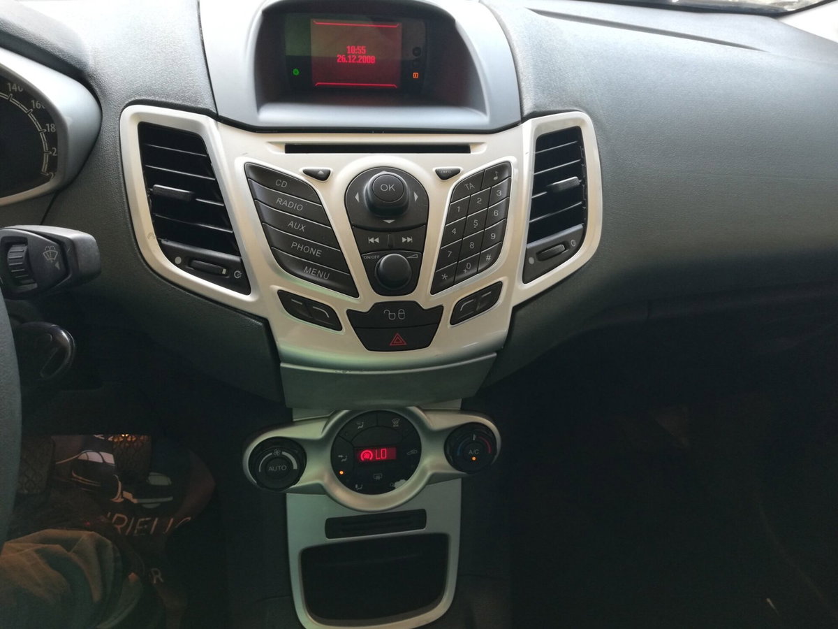 Ford Fiesta 1.4 TDCi 5p. Ghia (11)