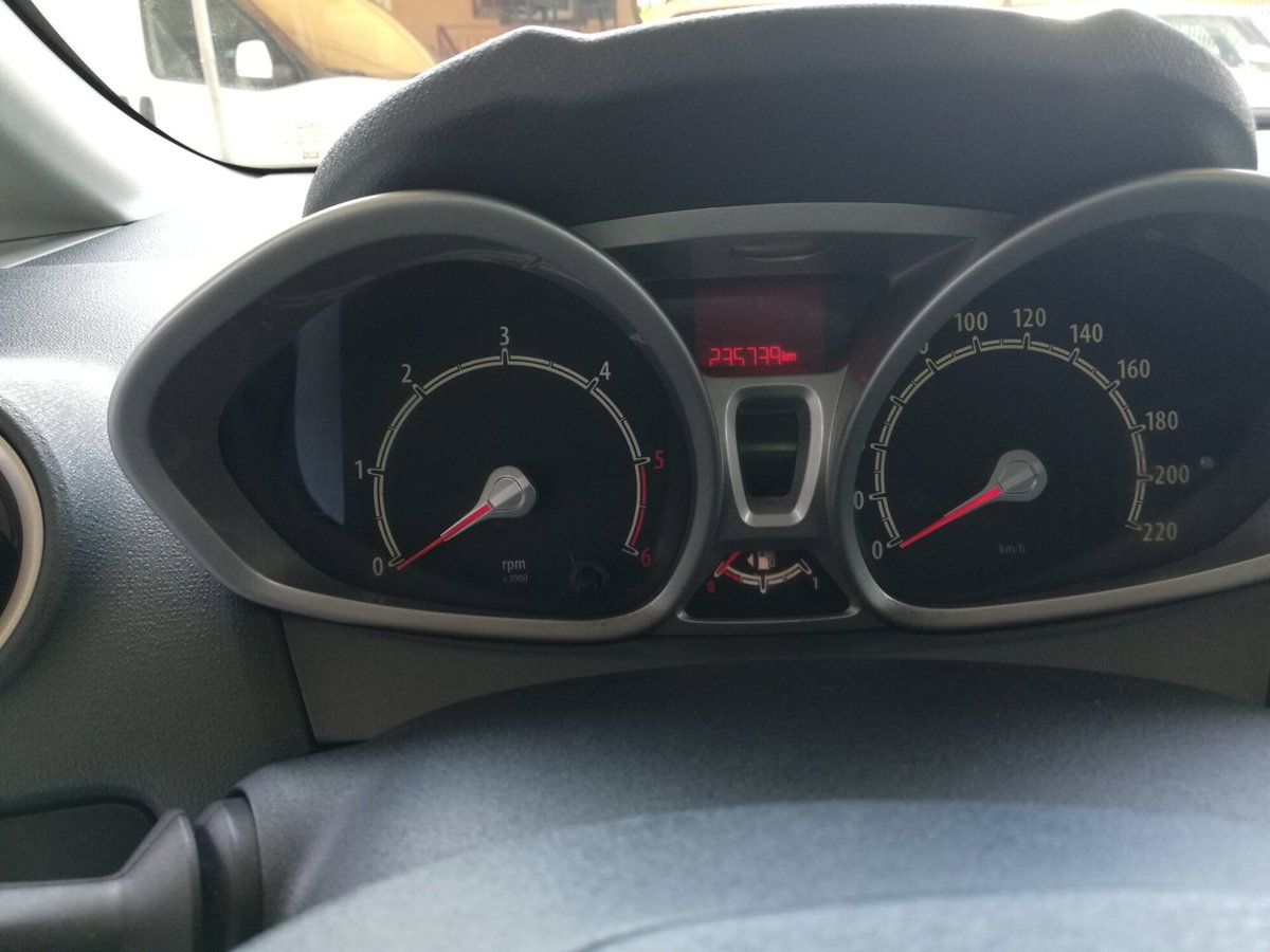 Ford Fiesta 1.4 TDCi 5p. Ghia (12)
