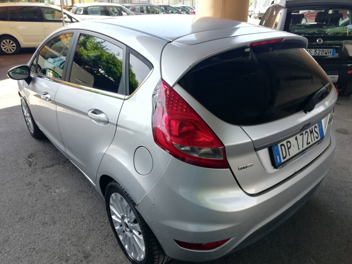 Ford Fiesta 1.4 TDCi 5p. Ghia (4)