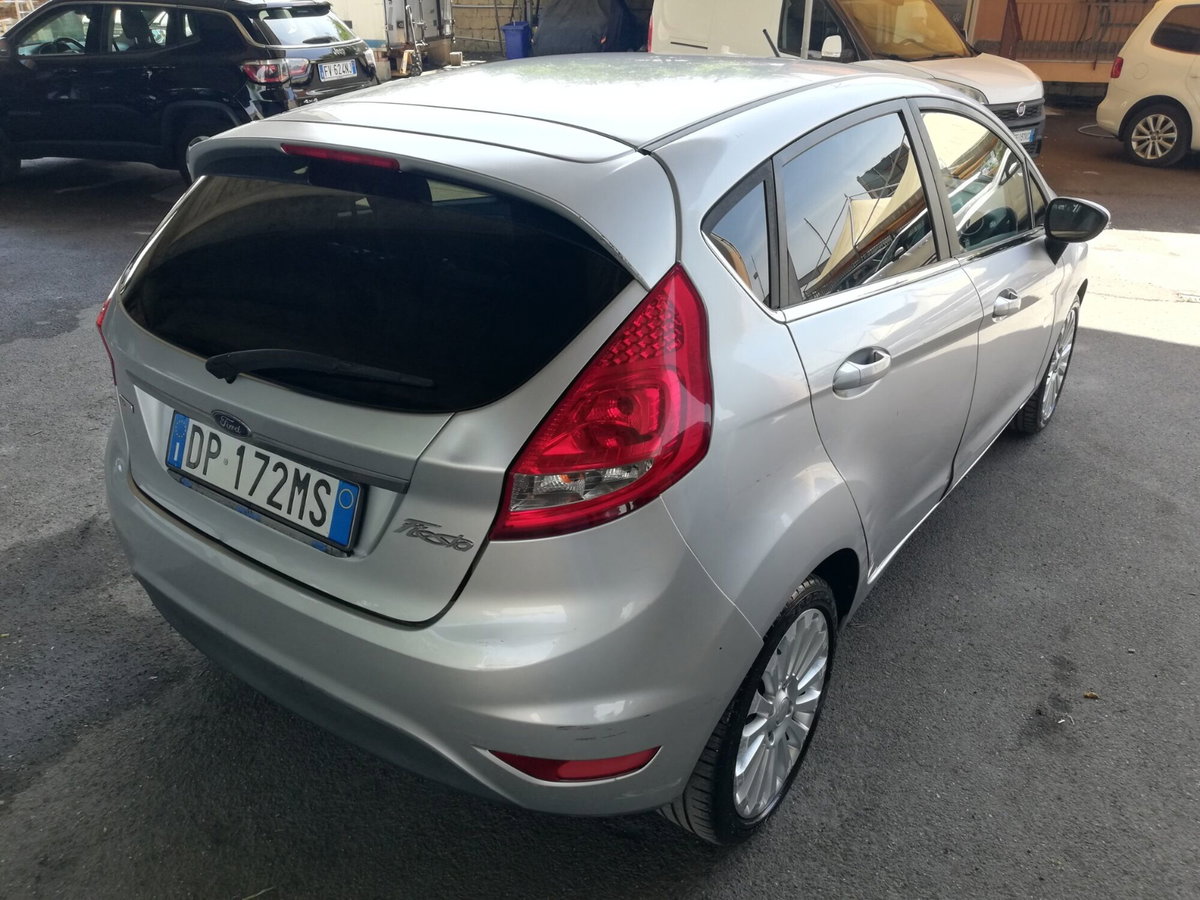 Ford Fiesta 1.4 TDCi 5p. Ghia (6)