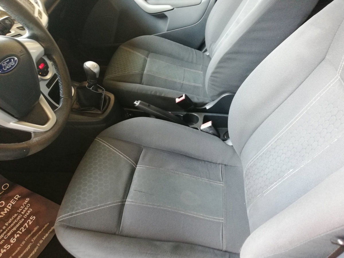 Ford Fiesta 1.4 TDCi 5p. Ghia (8)