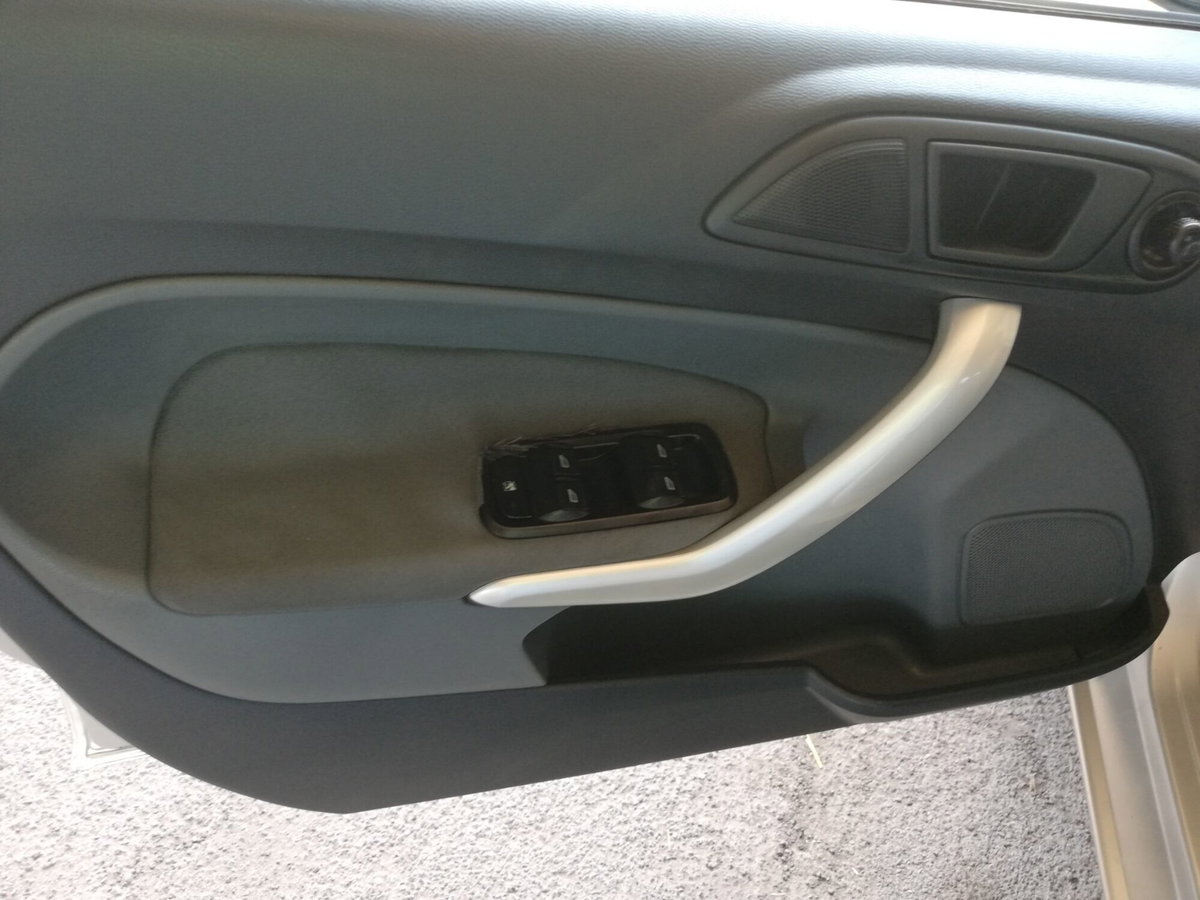 Ford Fiesta 1.4 TDCi 5p. Ghia (9)
