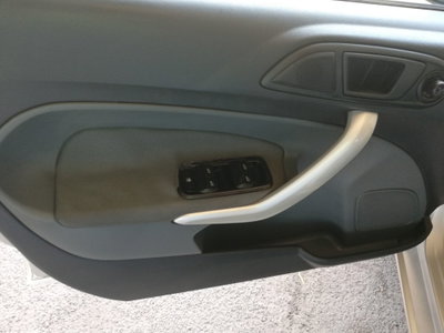 Ford Fiesta 1.4 TDCi 5p. Ghia (9)