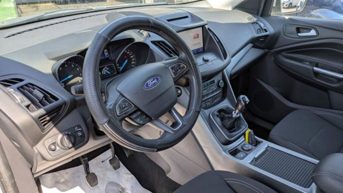 Ford Kuga 1.5 EcoBoost 120 CV 2WD (5)