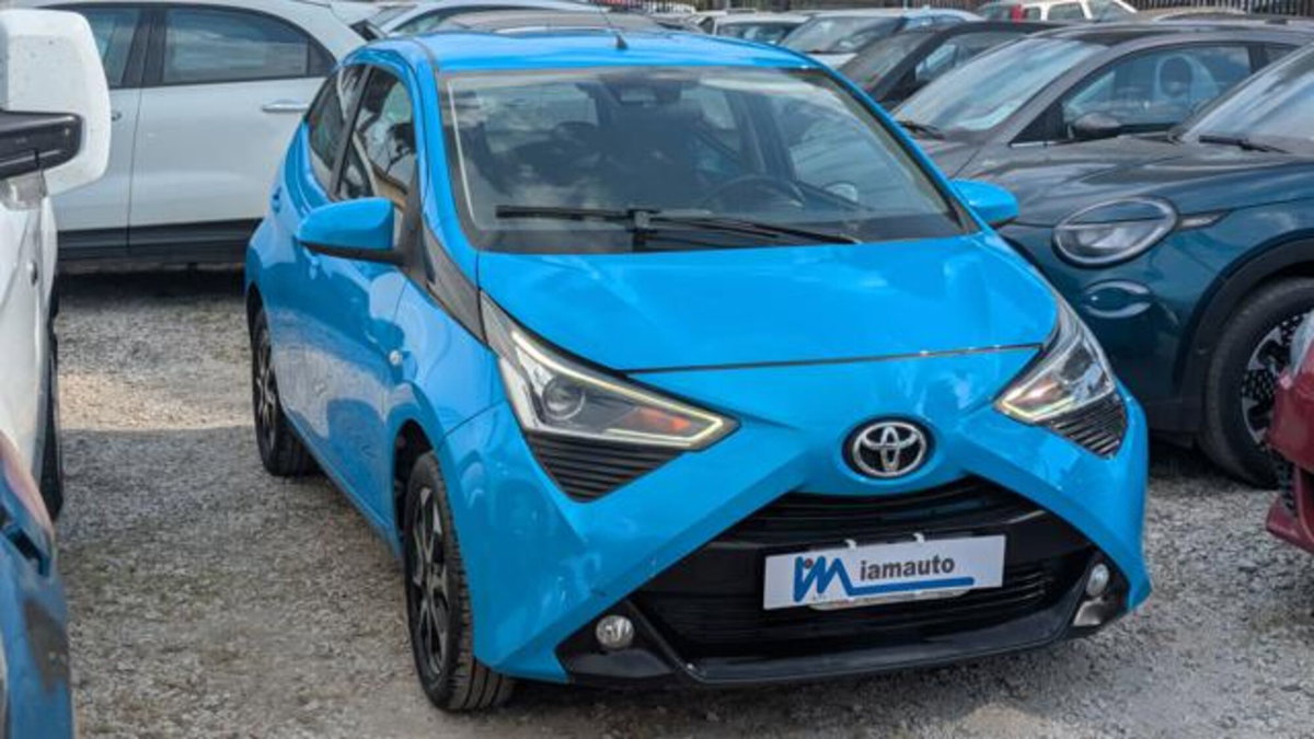 Toyota Aygo X 1.0 Lounge 72cv (2)