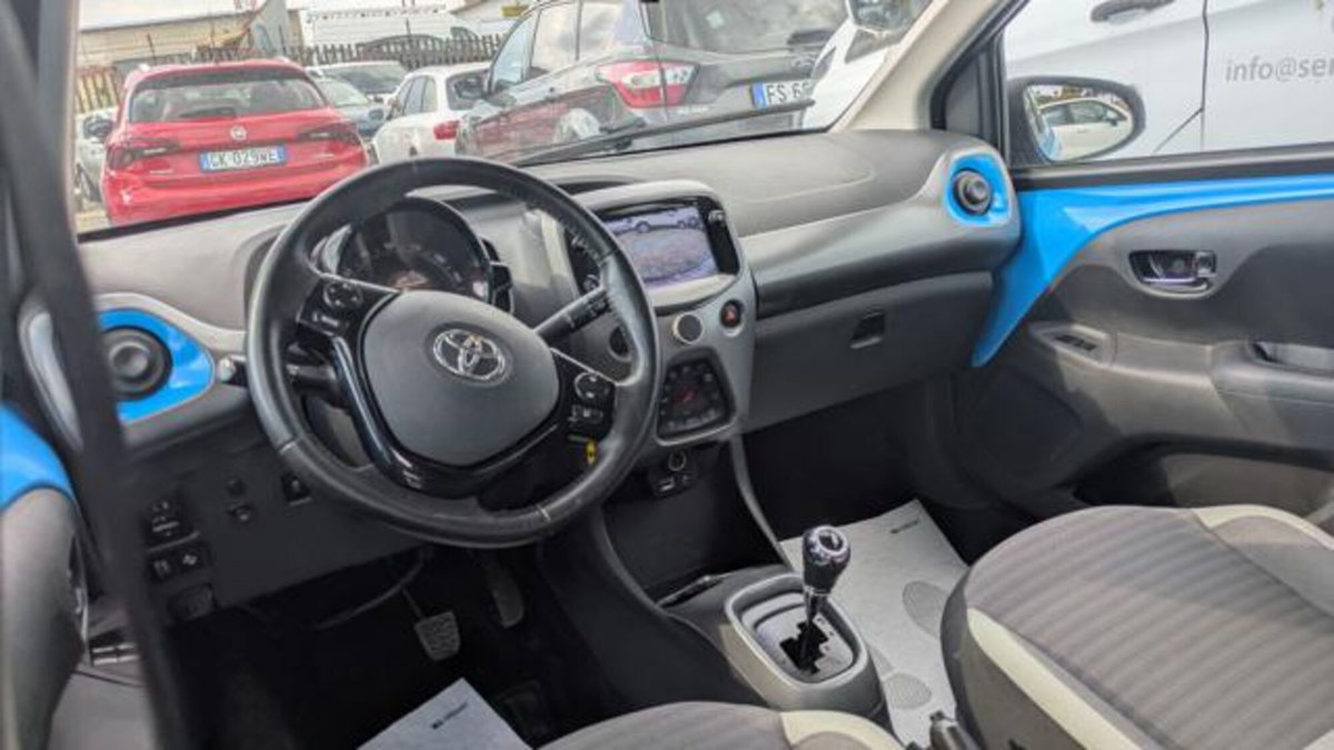 Toyota Aygo X 1.0 Lounge 72cv (6)