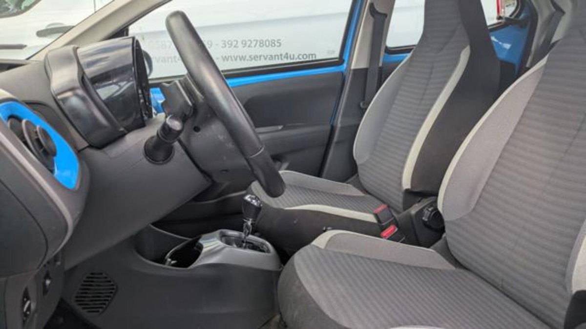 Toyota Aygo X 1.0 Lounge 72cv (9)