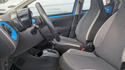 Toyota Aygo X 1.0 Lounge 72cv (9)
